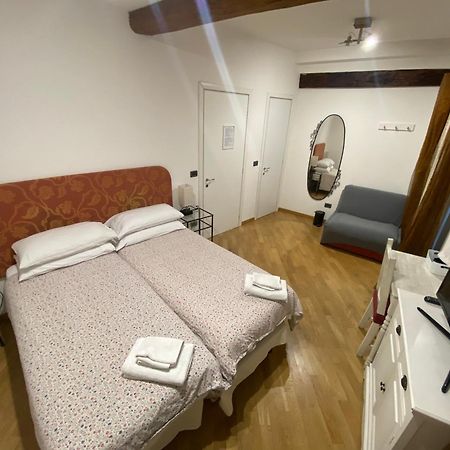 B&B And Home La Piazzetta Della Pioggia Bologna Bagian luar foto