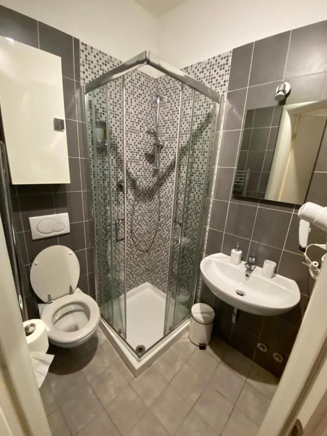 B&B And Home La Piazzetta Della Pioggia Bologna Bagian luar foto