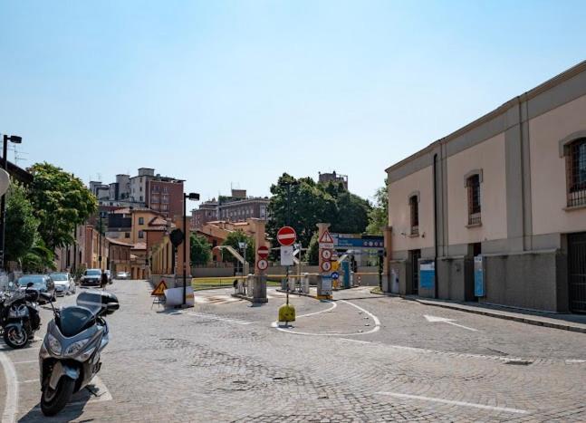 B&B And Home La Piazzetta Della Pioggia Bologna Bagian luar foto