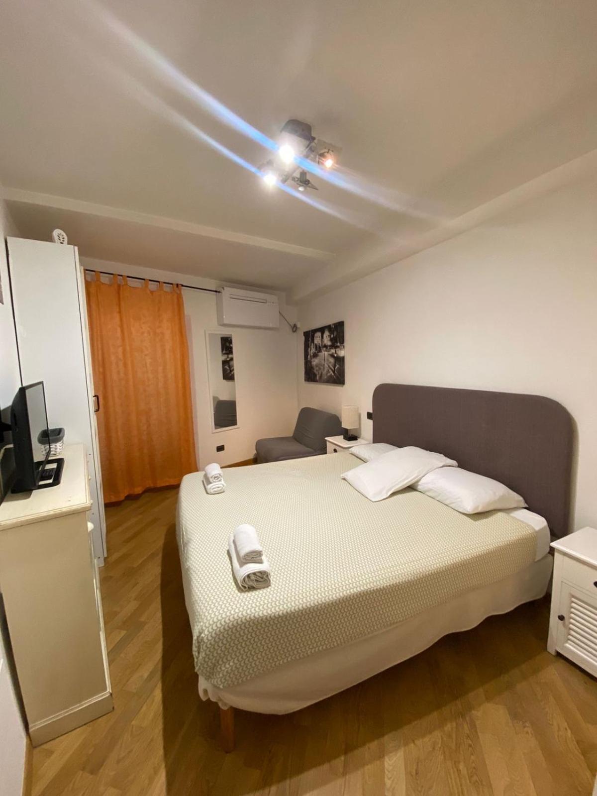 B&B And Home La Piazzetta Della Pioggia Bologna Bagian luar foto