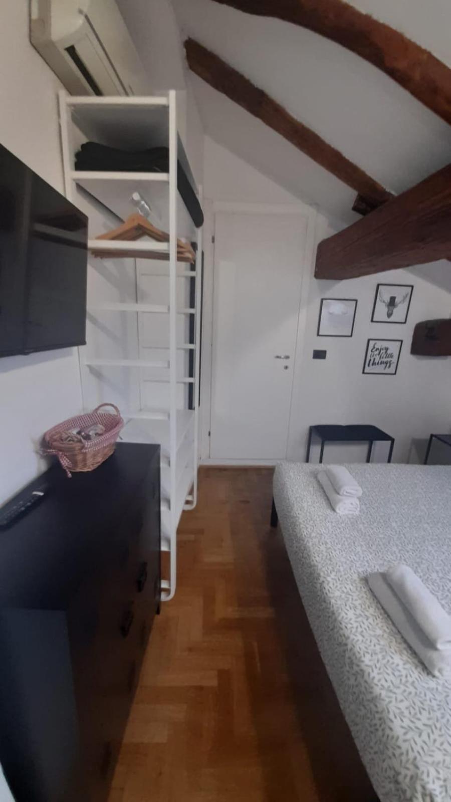 B&B And Home La Piazzetta Della Pioggia Bologna Bagian luar foto