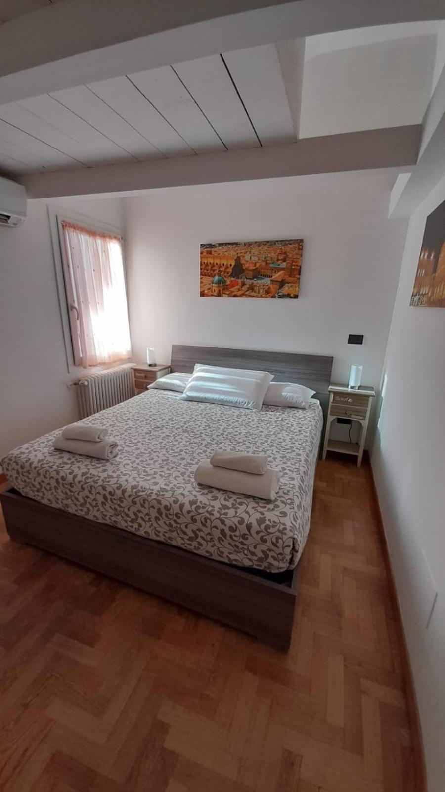 B&B And Home La Piazzetta Della Pioggia Bologna Bagian luar foto
