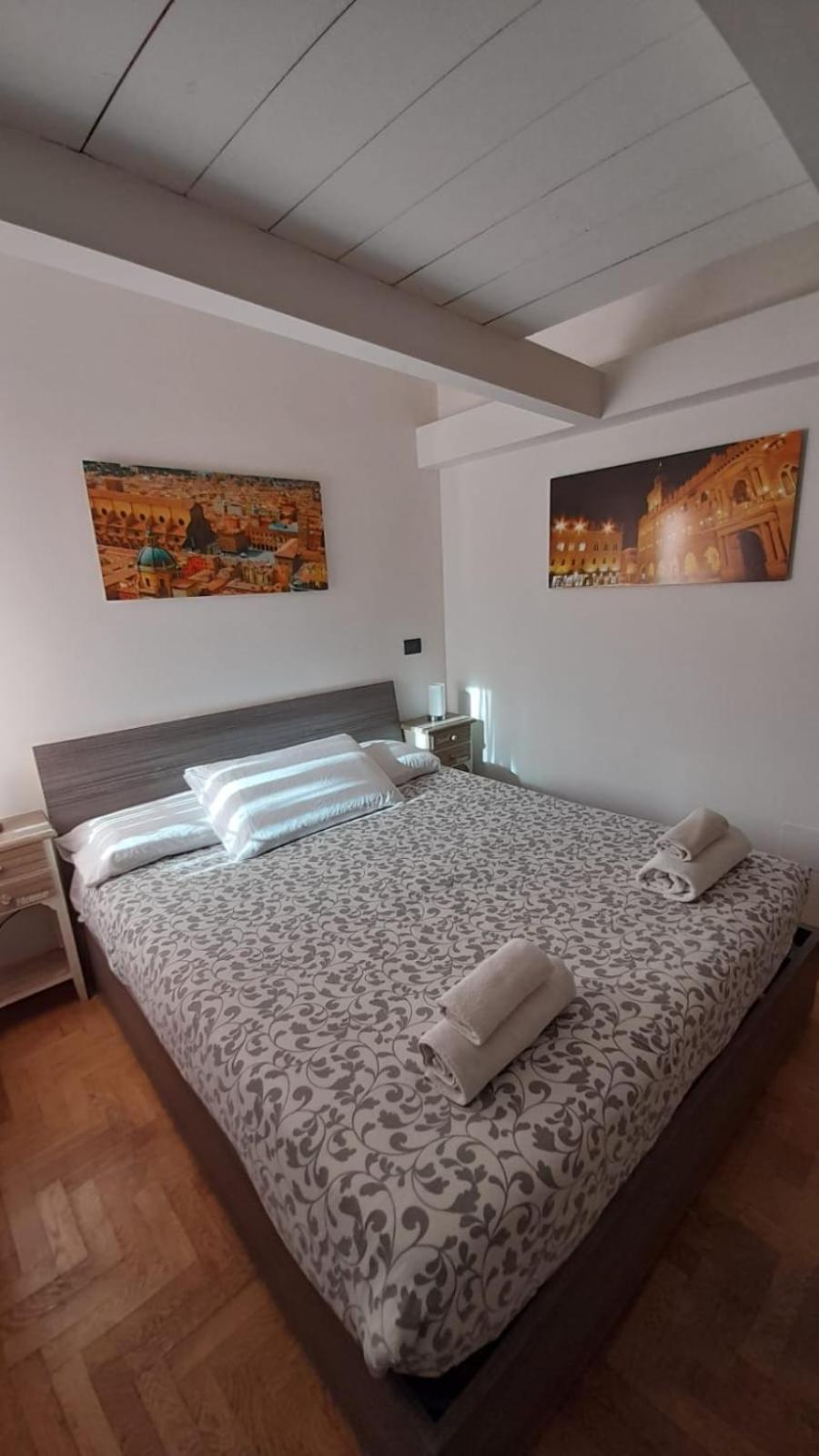 B&B And Home La Piazzetta Della Pioggia Bologna Bagian luar foto