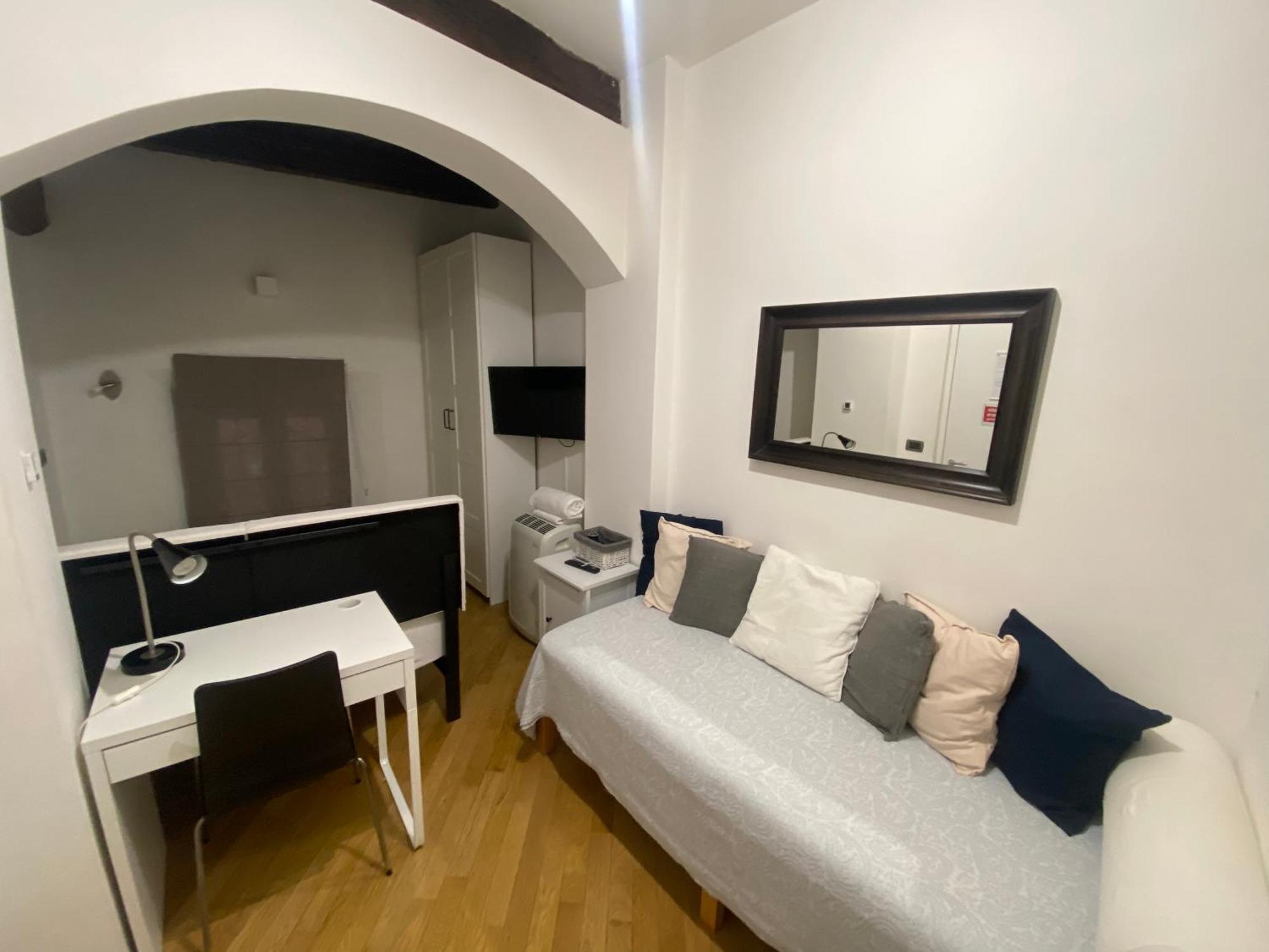 B&B And Home La Piazzetta Della Pioggia Bologna Bagian luar foto