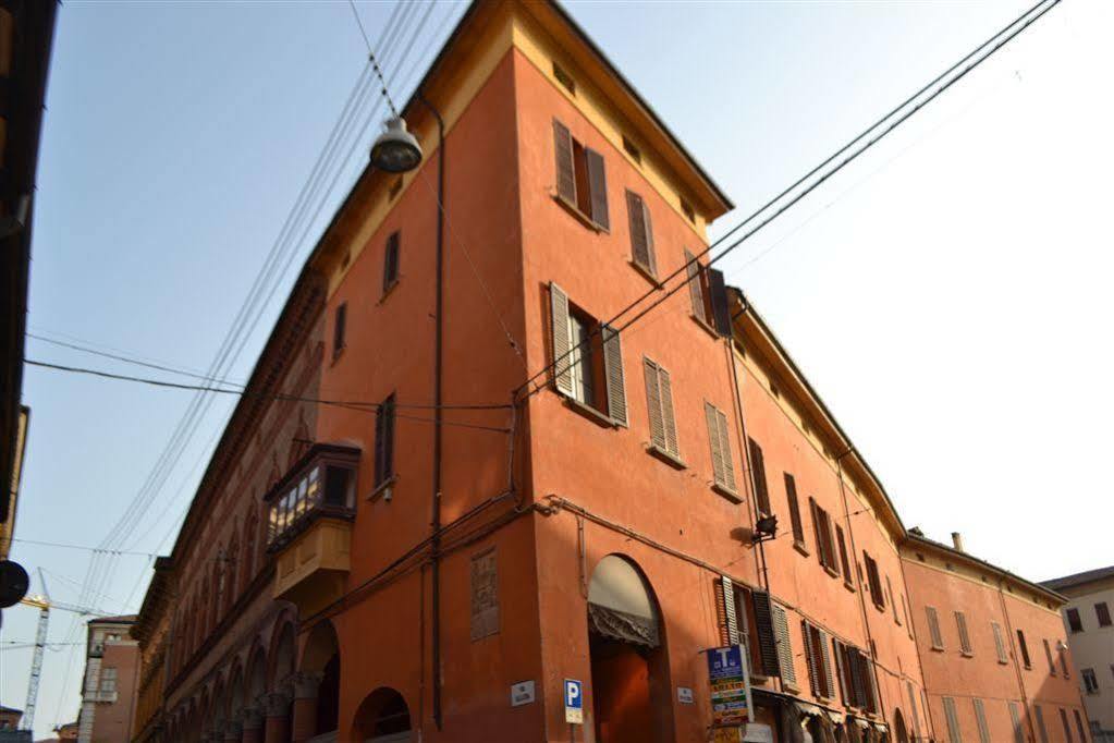 B&B And Home La Piazzetta Della Pioggia Bologna Bagian luar foto