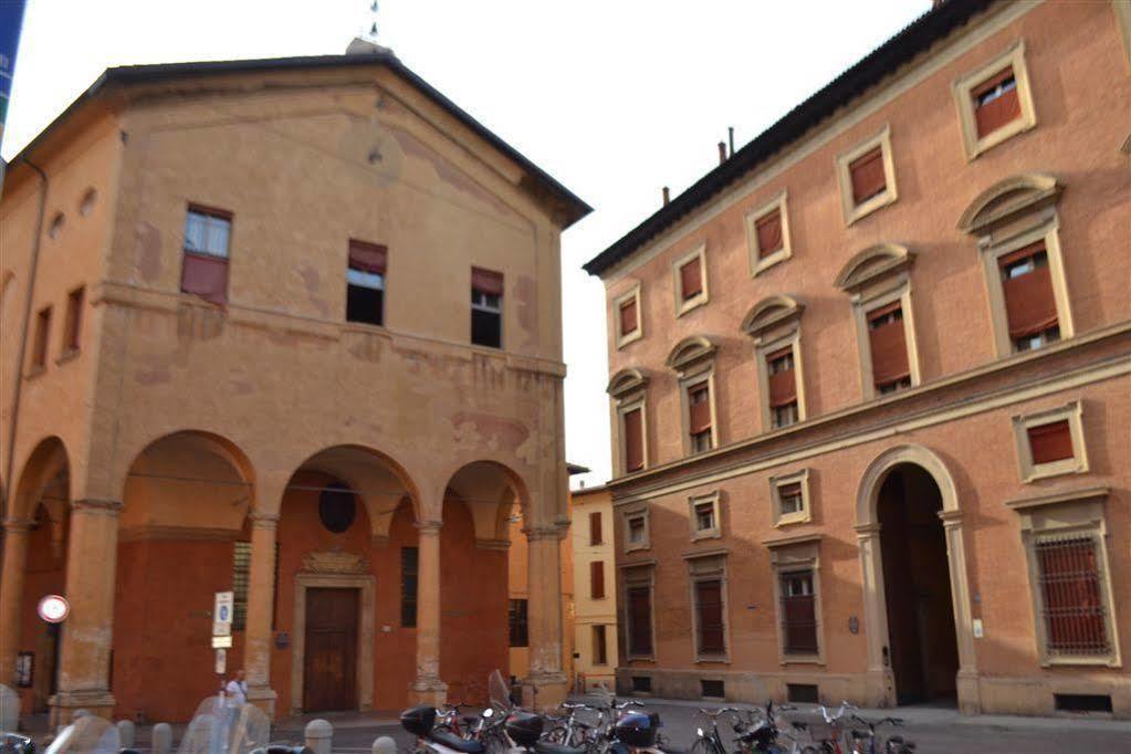 B&B And Home La Piazzetta Della Pioggia Bologna Bagian luar foto